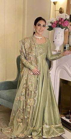 Pak Suits, Asian Attire, Wedding Fits, Asian Dresses, Circle Mehndi, Desi Outfits, Pakistani Formal Dresses