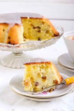 Apple And Sultana Cake Recipe Mary Berry Mary Berry Cakes, Sultana Cake, House Cake, British Baking, Apple Cake Recipes, Mary Berry, Delicious Cake