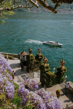 people are sitting on the steps near the water