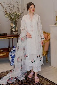 Pakistan Dress, Pakistani Fashion Casual, White Kurta, Pakistani Dresses Casual, Pakistani Fashion Party Wear, Salwar Kamiz, Beautiful Pakistani Dresses, Cotton Dupatta, Simple Pakistani Dresses