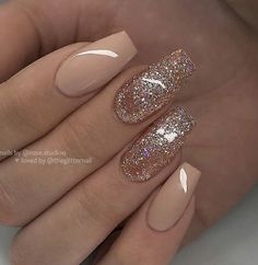 Short Coffin Shape Nails Designs Glitter, Gold Sparkly Nails Acrylic, Medium Nails Dip Powder, Nail Ideas For Burgundy Dress, Cream Nails Acrylic Art Designs, Champagne Bridesmaid Nails, Gold Accent Nails Coffin, Glitter Nails Champagne, Nails For Champagne Dress Sparkle