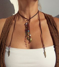 Sundance Style Jewelry, Leather Beaded Necklace, Necklace Woman, Woman Necklace, Boho Style Necklaces, Cord Jewelry, Necklace Stone, Beads Bracelet Design, Stone Beaded Necklace