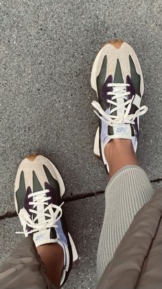 2022 Fall Fashion, Shoe Lace Patterns Converse, Lace Patterns Converse, Mode Inspo, Shoe Lace Patterns, Shoe Lace, Black Sneakers