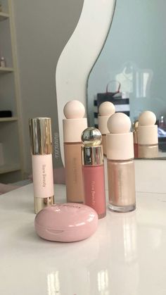 Makeup Products Rare Beauty, Rare Beauty Aesthetic, Makeup Rare Beauty, Makeup Is Life, Pretty Skin Care