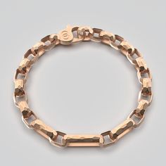 Designed and crafted with timeless elegance in the heart of Italy, this men's bracelet is a masterpiece of artisanal craftsmanship. Each link of the bracelet is forged from the finest 14k or 18k gold, meticulously faceted and hammered to create a unique texture that reflects the light with a captivating brilliance. The hammered effect, a hallmark of Italian craftsmanship, gives the bracelet a rugged yet refined appearance, blending tradition with modern sophistication. Material : 14k or 18k Gold Neutral Jewelry, Mens Bracelet Silver, Jeweled Earrings, Gold Armband, Mens Gold Bracelets, Italian Craftsmanship, Italian Jewelry, Men's Bracelet, Unique Bracelets