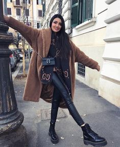 Winter Stylish Outfits, Edgy Fashion Outfits, Teddy Bear Coat, Bear Coat, Winter 23, Long Coats, Women Fashion Edgy, Young Fashion, Coat Outfits