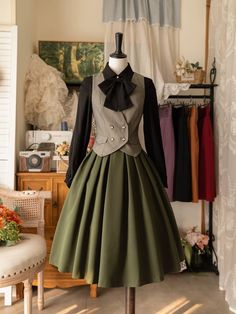 Retro Classic Forest Pleats Skirt – Belchic Orphanage Outfit, Winter Retro Knee-length Skirt, Retro Knee-length Winter Skirt, Green Academia Fashion, Neo Victorian Fashion, Greek Skirt, Journalist Outfit, Librarian Clothes, Modern Victorian Fashion