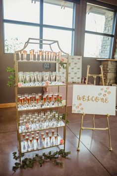 there are many glasses on display in the room