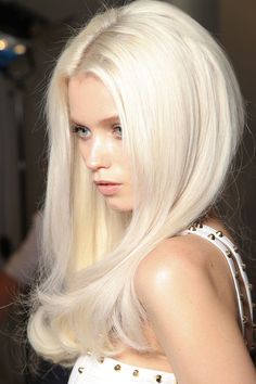 Platinum Hair Color, Summer Hair Trends, Platinum Blonde Hair Color, White Hair Color, White Blonde Hair, Hair Color Unique, Dyed Blonde Hair, Platinum Hair, White Blonde