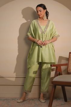 Green kaftan with floral embroidered scallop neckline. Paired with an embroidered hem pant and inner. - Aza Fashions Green Kaftan, Scallop Neckline, Embroidered Kaftan, Embroidered Hem, How To Hem Pants, Lace Border, Pants Pattern, Embroidered Silk, Bat Wings