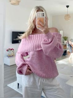 #outfits #inspofashion #pink #white #girlystuff Mom Jeans Outfits Winter, Cozy Outfit Ideas Winter, Winter Mom Outfits, Cozy Outfit Aesthetic, Cozy At Home Outfits, Outfits For The Cold, Fall Outfits Ideas, At Home Outfits, Cozy At Home