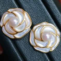 --- SPECIFICS --- 💚Materials: 100% Natural Pearl, Natural Mother of Pearl With 24k gold plated s925 Sterling silver 💚-The Pearl and Mother of Pearl are 100% natural UNTREATED , UNDYED- 💚Metal: Real 24k Gold plated s925 Sterling Silver 💚Size: 18*18mm 💚Closure: the closure is made of 925 Sterling Silver.  💚Handmade Artwork, original design and copyright protected💚 💚💚Shipping We ship it in 5-7 days after the payment is made and you may choose your personalized shipping services. We shippin Shipping Services, Birthstone Gifts, Modern Art Deco, Handmade Artwork, Natural Pearl, Pearl Stud Earrings, Pearl Studs, Natural Pearls, Jewelry Earrings Studs