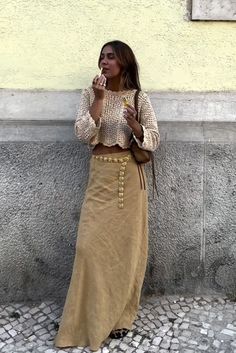 Desert Glam Outfit, Argentina Trip Outfit, City Boho Outfits, Boho Modern Style Outfit, Mediterranean Winter Fashion, Neutral Boho Outfit Ideas, Scottsdale Arizona Outfits Night, Boho Modern Style, Chic Bohemian Outfits