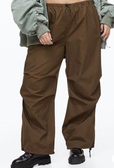 H&M PLUS SIZE PARACHUTE PANTS ~SIZE LARGE~DARK KHAKI GREEN ~ NWT Baggy High Waist Brown Parachute Pants, Fall Wide Leg Khaki Pants With Elastic Waistband, Khaki Wide Leg Pants With Elastic Waistband For Fall, Brown Baggy Parachute Pants For Fall, Oversized Green Bottoms For Fall, Non-stretch Khaki Cargo Pants For Fall, Khaki High Waist Loosely Fitted Parachute Pants, Khaki High-waist Loose Fit Parachute Pants, High Waist Khaki Parachute Pants