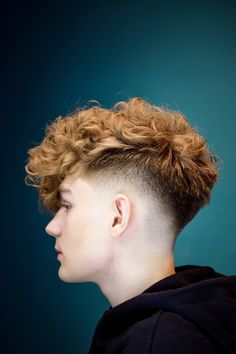 Curly Hair Man Bun Fade, Man Bun Curly Hair, Curly Fade, Tattoo Fly, V Shaped Haircut, Haircut For Big Forehead, Taper Fade Curly Hair