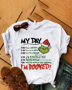 OliviaMark - Camiseta de manga corta con estampado de gruñidos navideños Funny Grinch, Grinch T Shirt, Grinch Shirt, Grinch Shirts, World Hunger, Cute Letters, Y2k Aesthetic Outfits, Chic Type, Book Shirts