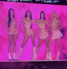 Born Pink, Pink Outfits, On Stage, Paris, Concert, On Twitter, Twitter, Pink