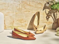 These flats are comfortable and timeless, with stylish bow details. The Natalie can elevate any outfit, and is perfect year-round. Luxury Flats, Elegant Shoes, Classic Shoes, Handmade Shoes, Luxury Shoes, Comfortable Shoes, Kitten Heels, Casual Outfits, Heels