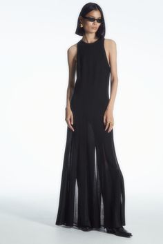 PLEATED RACER-NECK MAXI DRESS All Black Fashion, Party Mode, Fashion Influencer, Sleeveless Long Dress, Racerback Dress, New Perspective, Spring Dresses, Black Maxi Dress, Pleated Dress