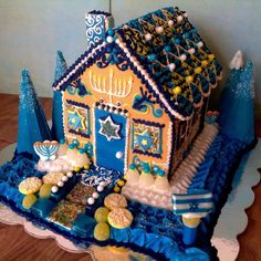 a gingerbread house made to look like it has been decorated with blue icing