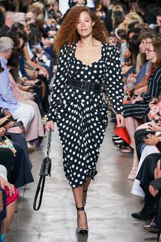 Michael Kors Collection Spring 2020 Ready-to-Wear Collection - Vogue Nyfw September, Runway 2020, Tea Gown, Celebrity Fashion Trends, 2020 Fashion Trends, 2020 Fashion, Spring Fashion Trends