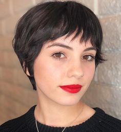 Cute Trendy Short Haircuts, Long Pixie Short Bangs, French Pixie Haircut With Bangs, Pixie Haircut With Short Bangs, Cute Pixie Haircuts With Bangs, Pixie With Fringe Bangs, Short Bob Short Bangs, Pixie Bangs Short, Pixie Curtain Bangs