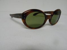 "Vintage B&L Ray Ban USA Model: Bewitching Blond Tortoise RB-3 Green W0958 Includes case Excellent Condition Temple to Temple 5.25.\" Height 1 7/8 \" Vintage sunglasses never worn . New Old Stock 2" Vintage Brown Round Sunglasses, Vintage Tortoiseshell Sunglasses, Sunglasses Vintage, New Vintage, Tortoise, Ray Bans, Blonde, Sunglasses, Green