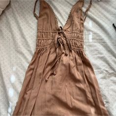 Never Worn! Summer Maxi Dress For Date Night, Chic Brown V-neck Sundress, Spring Brown Dress With Tie Back, Brown Tie-back Dress For Spring, Brown Tie Back Dress For Spring, Brown Summer Midi Dress For Beach, Chic Brown Midi Dress For Beach, Summer Maxi Dress For Day Out, Casual Brown Maxi Dress For Date Night