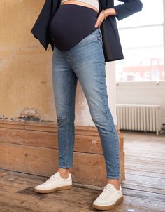 Slimming & super comfy, Seraphine's Organic Cotton Light Over Bump Skinny Maternity Jeans are a wardrobe staple for mums-to-be. Designed for a comfy over bump fit. Wide Leg Maternity Jeans, Maternity Boyfriend Jeans, Black Maternity Jeans, Maternity Overalls, Maternity Brands, Maternity Pants, Maternity Jeans, Light Wash Denim, One Piece Dress