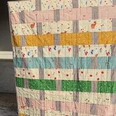 a baby quilt that is on the ground