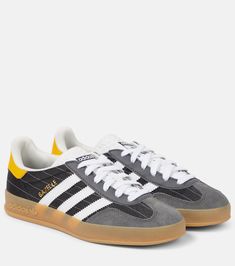 Shoes Sneakers Adidas, Adidas Gazelle, Adidas Online, Black Adidas, Shoe Box, Adidas Shoes, Sneakers Black, Manolo Blahnik, Leather Tote