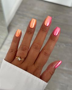 Platinum Nails Polish, Summer Dipped Nails 2024, Summer Concert Nails, Red White And Blue Chrome Nails, Summer Nails With Chrome, Glittery Summer Nails, Summer Ombre Nails 2024, Short Summer Nails 2024 Simple, Sunset Chrome Nails