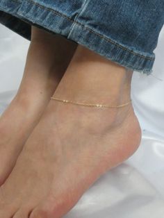 Gold ankle bracelet, delicate gold anklet, Gold fill ankle bracelet, Minimalist ankle bracelet This listing is for an elegant single chain gold fill ankle bracelet. The anklet closes with a gold fill clasp and has a small extender chain attached.  Length of anklet at 24cm (9.5 inches) - Custom length available upon request.  The anklet comes boxed ready for gifting. Please contact me if you have any questions. Thanks for looking. Also available with rose gold fill chain https://www.etsy.com/uk/l Delicate Gold Anklet With Adjustable Chain, Gold Delicate Anklet For Gift, Delicate Gold Anklets As Gift, Dainty Gold Anklet With Delicate Chain, Delicate Gold Anklet For Gift, Adjustable Gold Minimalist Anklet, Adjustable Gold Chain Dainty Anklet, Adjustable Dainty Gold Chain Anklet, Adjustable Gold Chain Anklets In Dainty Style