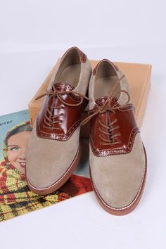 Casual two-tone 1950s-style oxford/saddle shoes with brogue pattern. These two-tone, 1950s-inspired, casual everyday oxfords feature an almond-shaped toe cap. The shoe is made of suede and features cognac brown full-grain leather with a brogue pattern on the backstay and around the vamp. The outsole is crafted from lightweight rubber with white stitching on the welt. These shoes were initially men's shoes. But here, it is also made for women. The shoes have a casual, sporty, and authentic 50s lo 1930s Shoes, Saddle Shoe, 1950s Shoes, 1920s Shoes, 1940s Shoes, Saddle Oxfords, Vintage Style Shoes, Saddle Shoes, Winter Fashion Boots