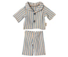 The Teddy bear family is a sweet collection of 3 different sizes of Teddy bears. These soft cotton pajamas fits Teddy Junior size just right! Bear Clothes, Teddy Bear Clothes, Cozy Pajamas, Pajama Dress, Striped Pyjamas, Duffle Coat, Pajama Party, Cotton Pyjamas, Classic Looks