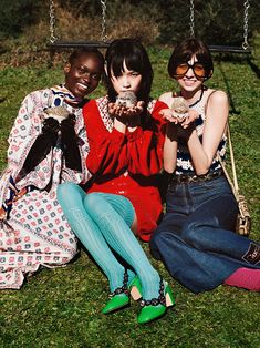 Gucci Campaign, Alasdair Mclellan, Nancy Sinatra, David Attenborough, Unique Gift Wrapping, Vogue Spain, Gucci Outfits, Wardrobe Stylist, Gucci Models