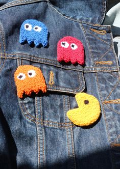 Pac Man Brooch - Handmade with Punch Needle Art These colorful Pac Man brooches, specially designed for retro game enthusiasts, are perfect accessories to add a unique touch to your bags and jackets. Each brooch is meticulously crafted using the handcrafted Punch Needle technique, making each one truly unique. Features: Handmade with Punch Needle artistry. Colorful and eye-catching Pac Man design. Made with durable materials for long-lasting use. Easily attachable to different clothing and accessories like bags, jackets, hats, or t-shirts. This brooch, a part of the iconic game from the 80s, is an excellent gift choice for gamers and vintage enthusiasts alike. Product Dimensions: Diameter: Approximately 6 cm (2.36 inches) These handmade Pac Man brooches are a perfect choice to express your Punch Needle For Men, Punch Needle Pins, Punch Needle Brooch, Punch Needle Accessories, Punch Needle Art, Men's Brooch, Man Design, Unique Brooch, Brooch Handmade