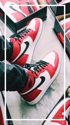 Basketball Streetwear, Nike Air Jordan 1 High, Basketball Shoes Nike, Nike Streetwear, Nike Snkrs, Streetwear Essentials, Air Jordan Retro, Nike Basketball Shoes, Streetwear Sneakers