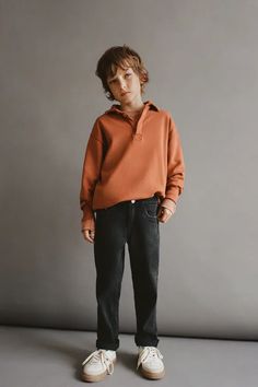 Zara Boys Outfits, Hoodie Zara, Boy Street Style, Boys Outfits, Denim Cap, Zara Boys, Denim Dungarees, Destroyed Jeans