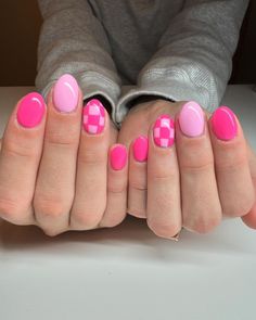 45 Adorable Checkered Nails You Must Try in 2024 -  #Adorable #Checkered #Nails Check more at https://ifoundaideas.com/summer/45-adorable-checkered-nails-you-must-try-in-2024/ Purple Nails Checkered, Cute Short Oval Acrylic Nails, Nail Ideas Checkerboard, Short Striped Nails, Round Nail Ideas Summer, Summer Gel Nails Round, Checkered Accent Nails, Cute Fun Summer Nails, Short Nail Cute Designs