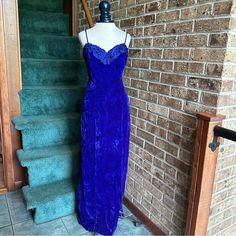 Vtg 80s 90s Rich Royal Blue Crushed Velvet Slit Leg Spaghetti Strap Formal Dress Good Condition Some Very Slight Discolor Towards The Bottom Brand Is Niki Size 8 Measurements Flat: Bust 16 Inches Waist 14 Inches Hips 16.5 Inches Length 55 Inches Colorful Dresses Formal, Blue Crush, Crushed Velvet, Formal Dress, Royal Blue, Spaghetti Strap, Spaghetti, Prom Dresses, Prom