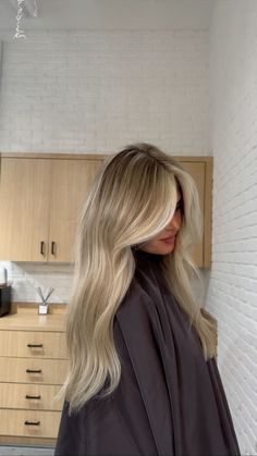 Rich Girl Blonde Hair, Blonde To Bronde Long Hair, Blonde Color For Pale Skin, Super Ashy Blonde, Pale Blonde Balayage, Low Lights For Blonde Hair With Money Piece, Long Lived In Blonde Hair, Bright Blonde With Root Tap, Blonde Hair On Brown Eyes