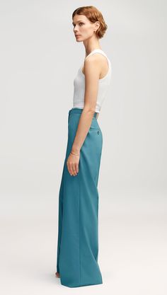 Our Jones Trouser is a quintessential piece that strikes a flawless balance between form and function. Made of Seasonless Wool, this pant features two back pockets in addition to a hidden credit card pocket in the front. Pair with a camisole, cardigan, and sandals for a classic outfit that will take you from season to season. Blue Slacks Outfit, Turquoise Pants Outfit, Turquoise Pants, Slacks Outfit, Denim Vests, Lapel Blazer, Womens Blazers, Blazer Dress, Classic Outfits