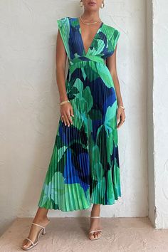 Lifetime of Love Capri Print Umbrella Pleated Maxi Dress – roschic Gala Gown, Dress Sleeve Length, Elegante Casual, Lounge Dress, Pleated Maxi Dress, Pleated Maxi, Loose Outfit, Maxi Dress Green, Vestido Casual