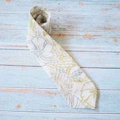 White Maunawili Hawaiian Necktie - Made in Hawaii Waterfall Pool, Hawaii Usa, Island Vibes, Honolulu Hawaii, Honolulu, Oahu, Necktie, Cotton Poplin, Fun Games