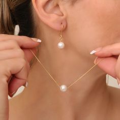 💎 Minimalist and statement jewellery. Made from the finest crystal quality pearls and finest 925 sterling silver. 💎 It will make you feel good by putting the best touch on your style. You can choose it to use on the most special occasions and every day. Gold Single pearl jewelry set. Dainty Everyday Pearl earrings and necklace set. 💎 An elegant and delicate pearl earring and necklace set as bridal jewelry. 💎 Pearls are made from the finest crystal. The metal used is 925 sterling silver. 💎 10 mm single pearl. 925 Sterling Silver material.  💎 Other pearl Jewelry : https://www.etsy.com/shop/GowaDesign?ref=shop-header-name&listing_id=1413722812&from_page=listing&section_id=38520136 💎 BOX CONTENT💎 * Original Gowa Design Box, Certificate of Jewellry, and care cloth packed as gift for you Simple Fine Jewelry For Formal Occasions, Gold Pearl Jewelry With Simple Design, Elegant Round Necklace With Simple Design, Simple Gold Pearl Jewelry, Pearl Jewelry Set With Pendant For Gift, Elegant Pearl White Jewelry Set With Pearl Pendant, Elegant Pearl Charm Pendant Earrings, Elegant Earrings With Pearl Pendant, Classic Pearl Pendant Jewelry