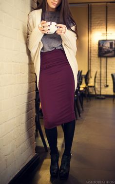 pencil skirt & tights with suede pumps - yes Purple Stuff, Winter Skirt Outfit, Rock Outfit, Purple Skirt, Looks Street Style, Skirt Midi, Fashion Top