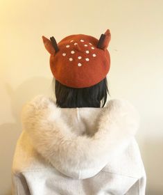 This Brownish Red Beret is made of high-quality wool. The idea is from Christmas Deer. It will be a fantastic gift for your friend or yourself in 2023 and winter. Repeated production might be slightly different. Suitable for head circumference 53-58 cm. (Adjustable)   IMPORTANT: WOOL PRODUCT! Wash it in cold water by hand gently. Winter Wool Mini Hats, Red Wool Felt Hat For Winter, Red Mini Hat For Winter Gift, Winter Wool Hat As Gift, Winter Flat Cap Beret For Gift, Flat Cap Hats As Winter Gifts, Winter Gift Beret Flat Cap, Red Beret, Berets