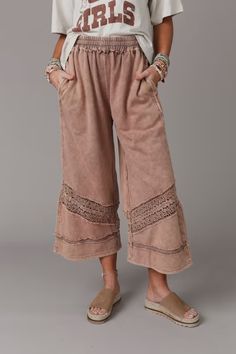 Country Sunshine Crochet Wide Leg Pant - Mocha | Three Bird Nest Boho Relaxed Outfit, Modesty Journey, Styling Yoga Pants Outfits, Lounge Wear Outfit Ideas, Boho Clothes For Older Women, Boho Teacher Outfit, Boho Pants Outfit, Ward Robes, Earthy Clothes