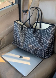 Uni Bag, Goyard Tote, Goyard Bag, Bag Stand, Fancy Bags, Bags Aesthetic, Stockholm Fashion, Pretty Bags